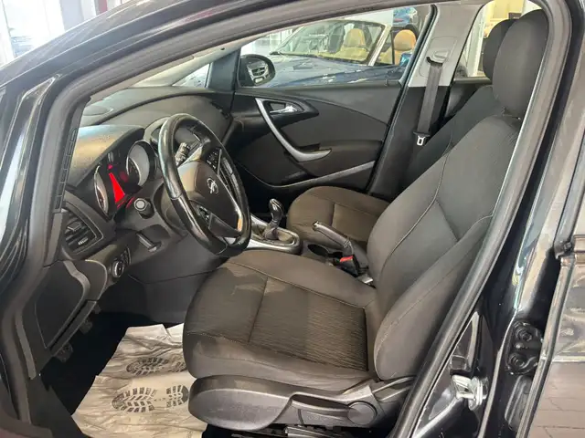 Opel Astra view 9