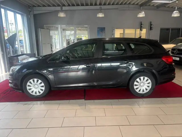 Opel Astra view 2