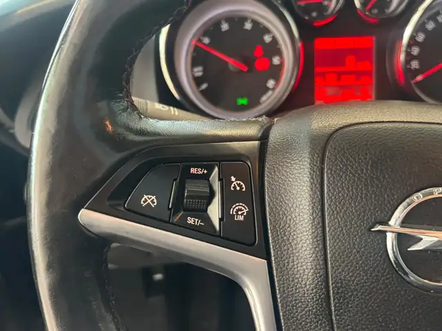 Opel Astra view 12