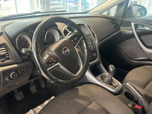 Opel Astra view 10
