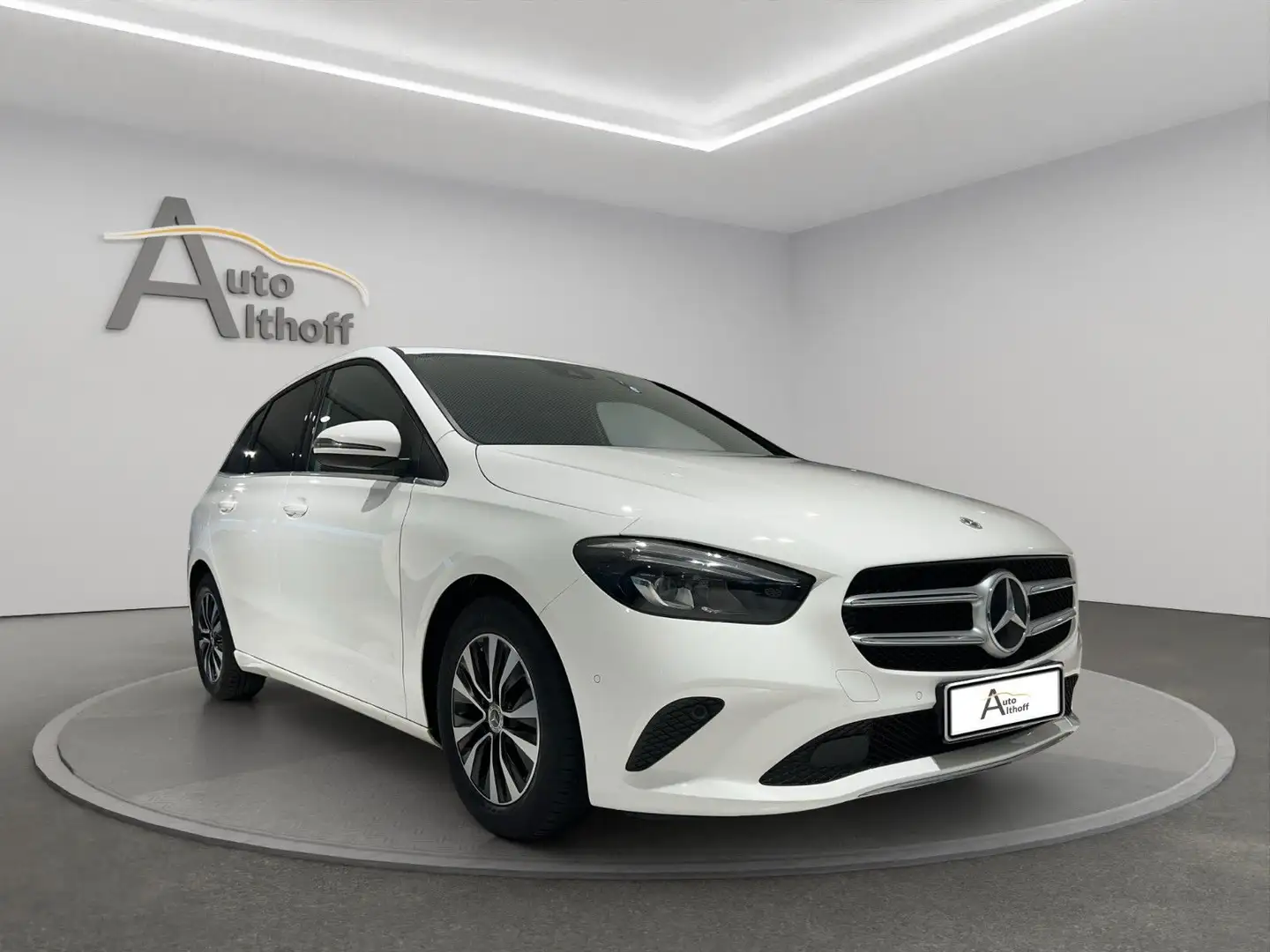 Mercedes-Benz B 180 B180d DCT Style LED AHK NAV PARK SHZ TEMP 1.Hd Weiß - 1