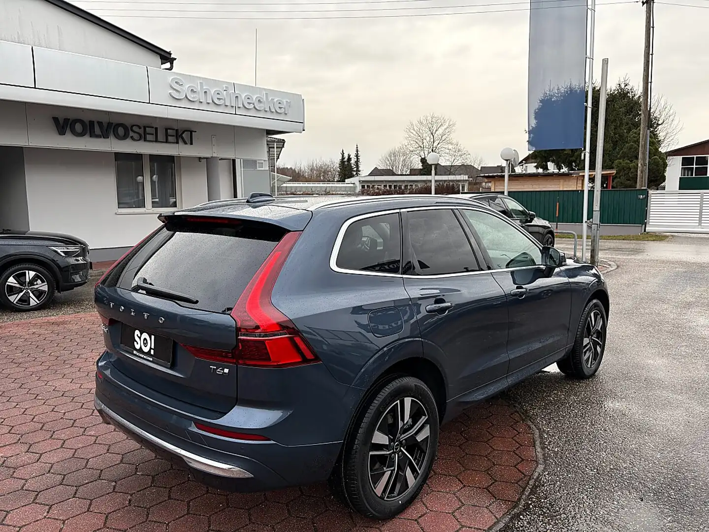 Volvo XC60 T6 AWD PHEV 18,8kWh Plus Bright Aut. Blau - 2