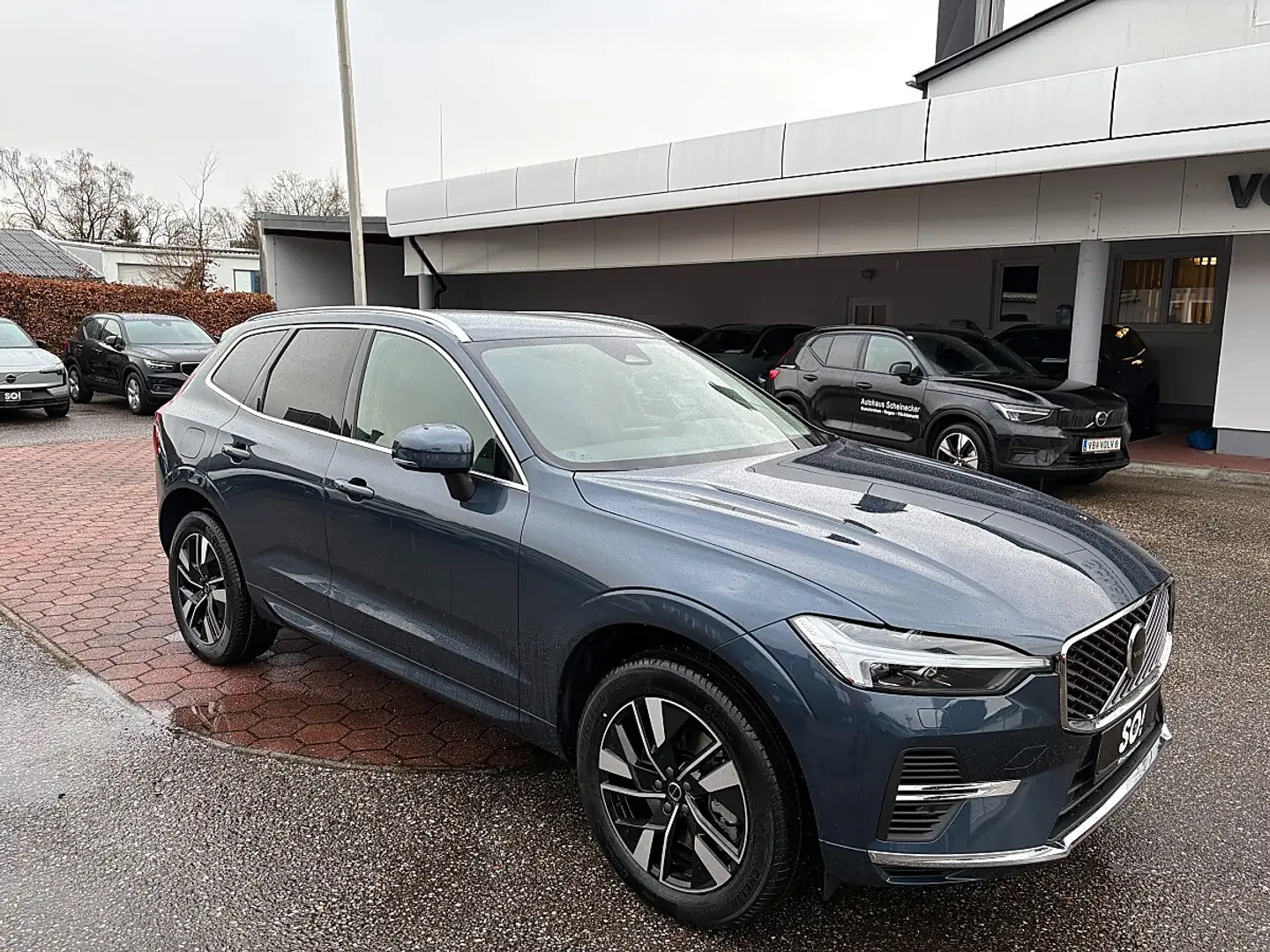 Volvo XC60 T6 AWD PHEV 18,8kWh Plus Bright Aut. Blau - 1