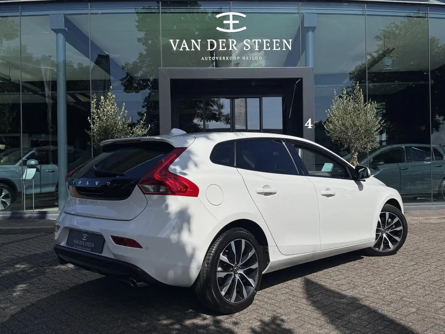 Volvo V40 1.5 T3 Momentum Navigatie | Camera | Stoelverwarmi Blanc - 2