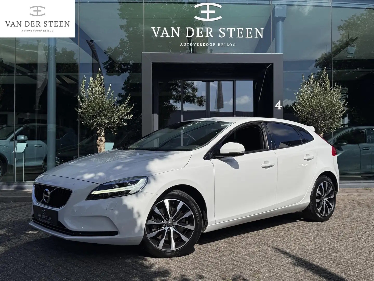 Volvo V40 1.5 T3 Momentum Navigatie | Camera | Stoelverwarmi Blanc - 1