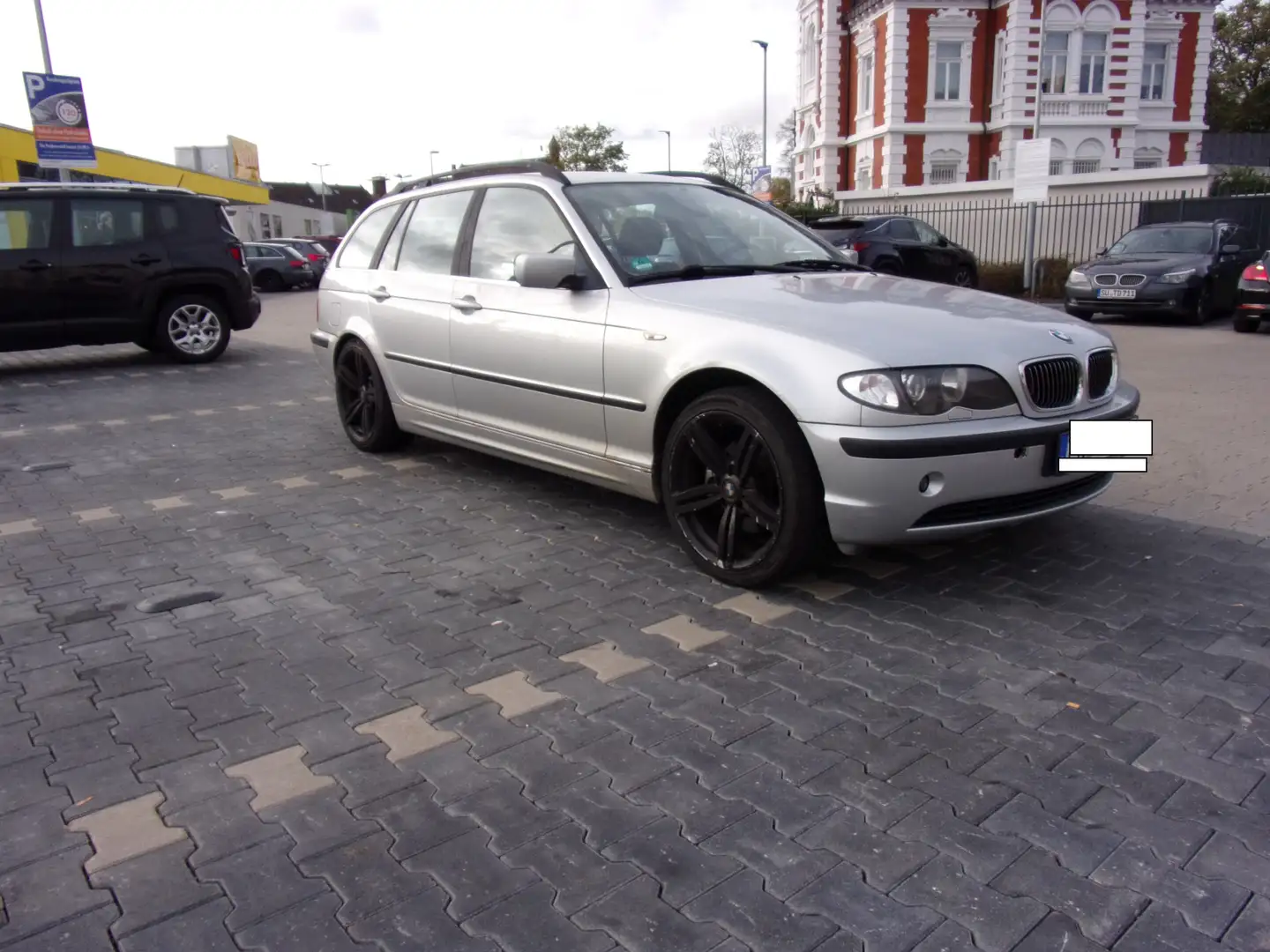BMW 325 srebrna - 1