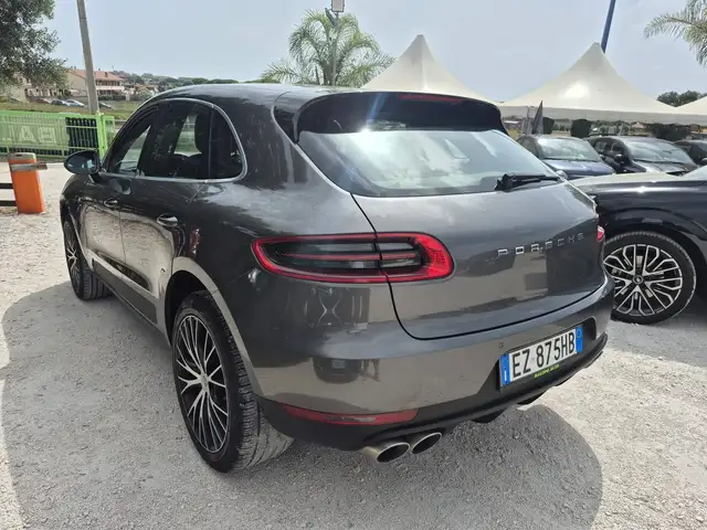 Porsche Macan view 2