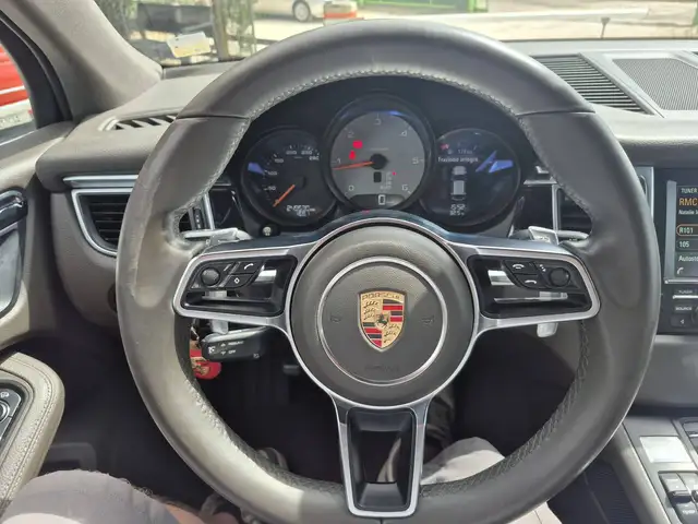 Porsche Macan view 9