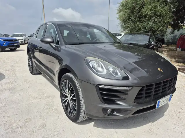 Porsche Macan view 5