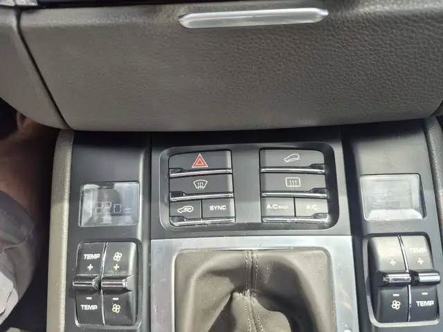Porsche Macan view 13