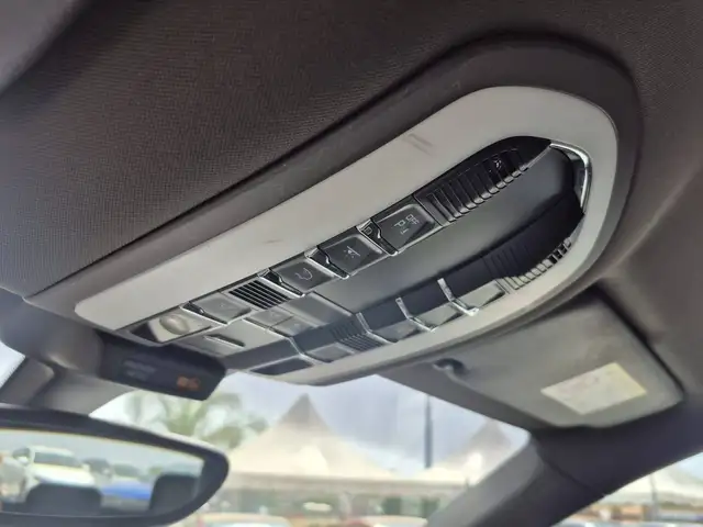 Porsche Macan view 11