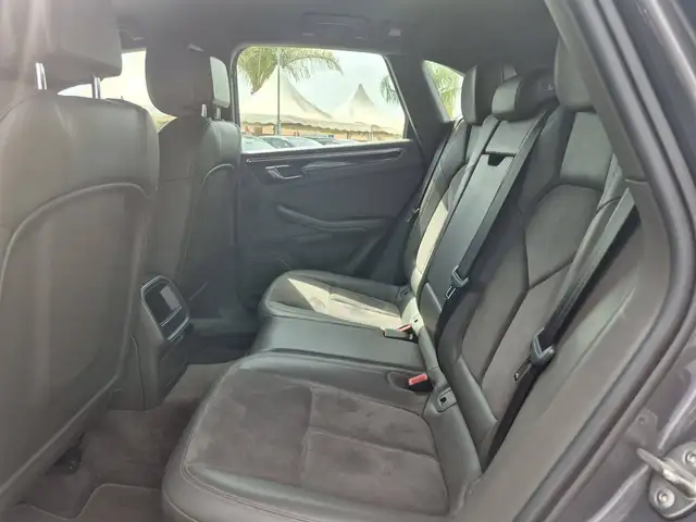 Porsche Macan view 8