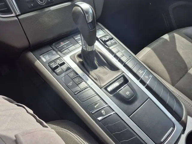 Porsche Macan view 10