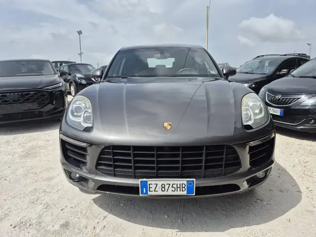 Porsche Macan view 6
