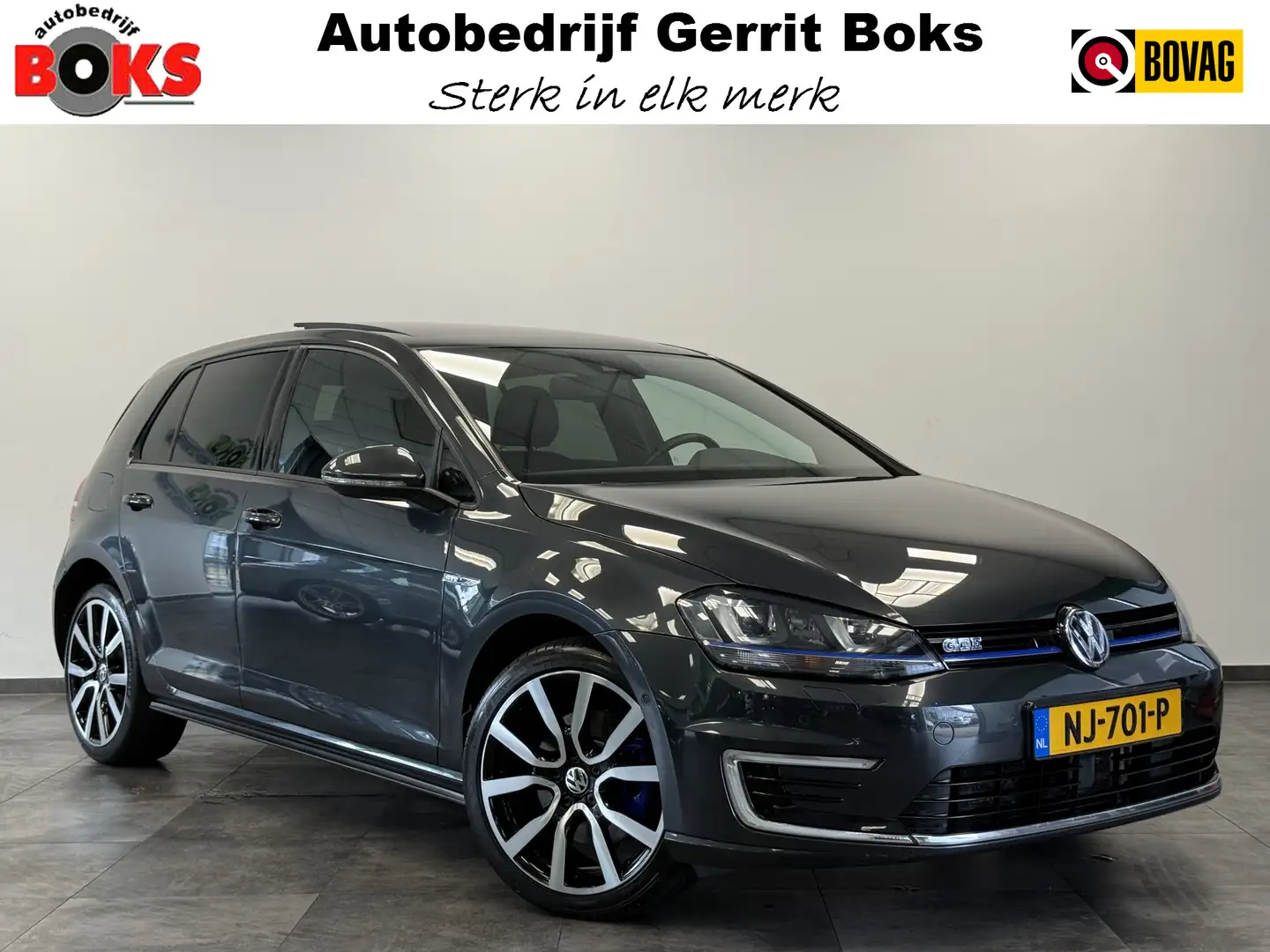 Volkswagen Golf GTE 1.4 TSI ACC PDC Panoramadak Blind Spot 18"LM Zwart - 1