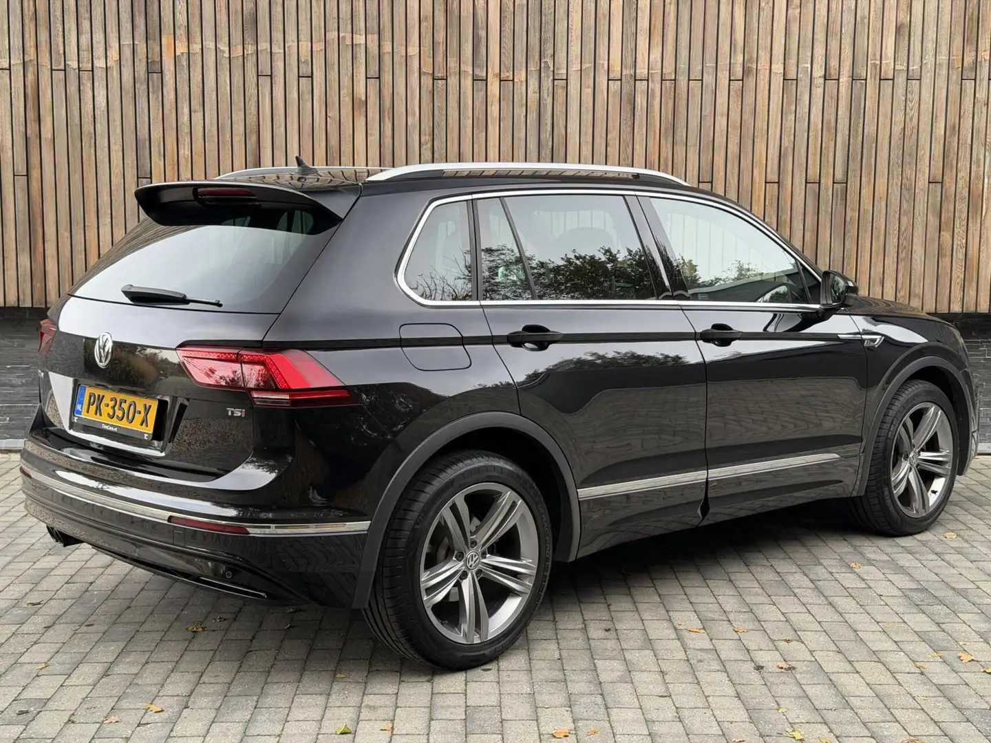 Volkswagen Tiguan 1.4 TSI R-line Handgeschakeld | Half/leer | R-line Noir - 2