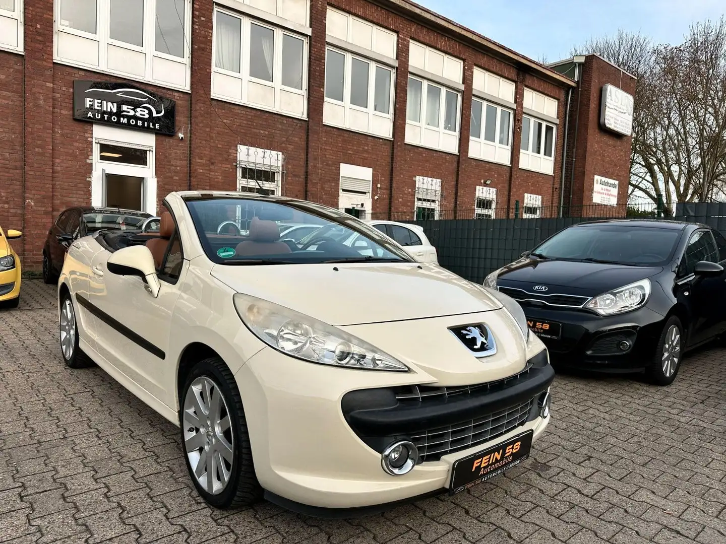 Peugeot 207 CC Cabrio-Coupe Sport,1.Hand,HU/AU 07/27 Weiß - 1