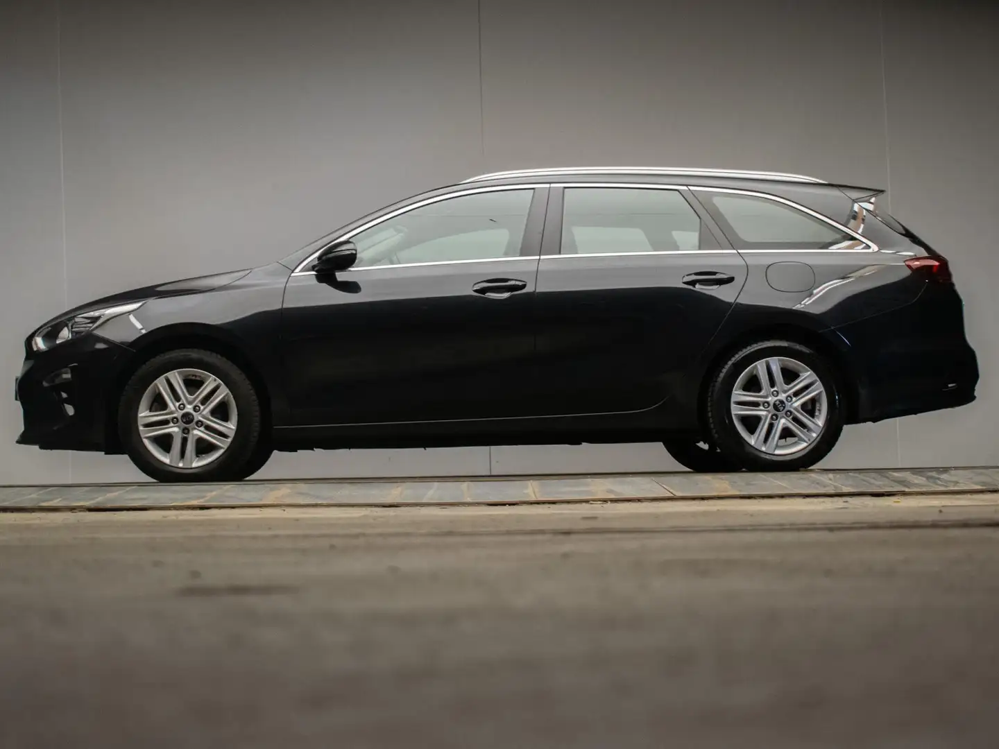 Kia Ceed SW / cee'd SW Sportswagon 1.4 T-GDi DynamicLine Sport (APPLECARP Zwart - 1