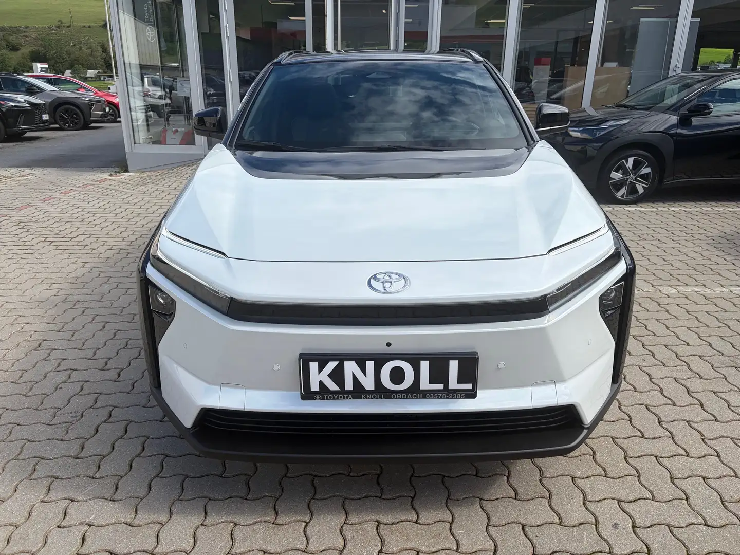 Toyota bZ4X AWD Lounge + Style Paket Gewerbewochenaktion Weiß - 2