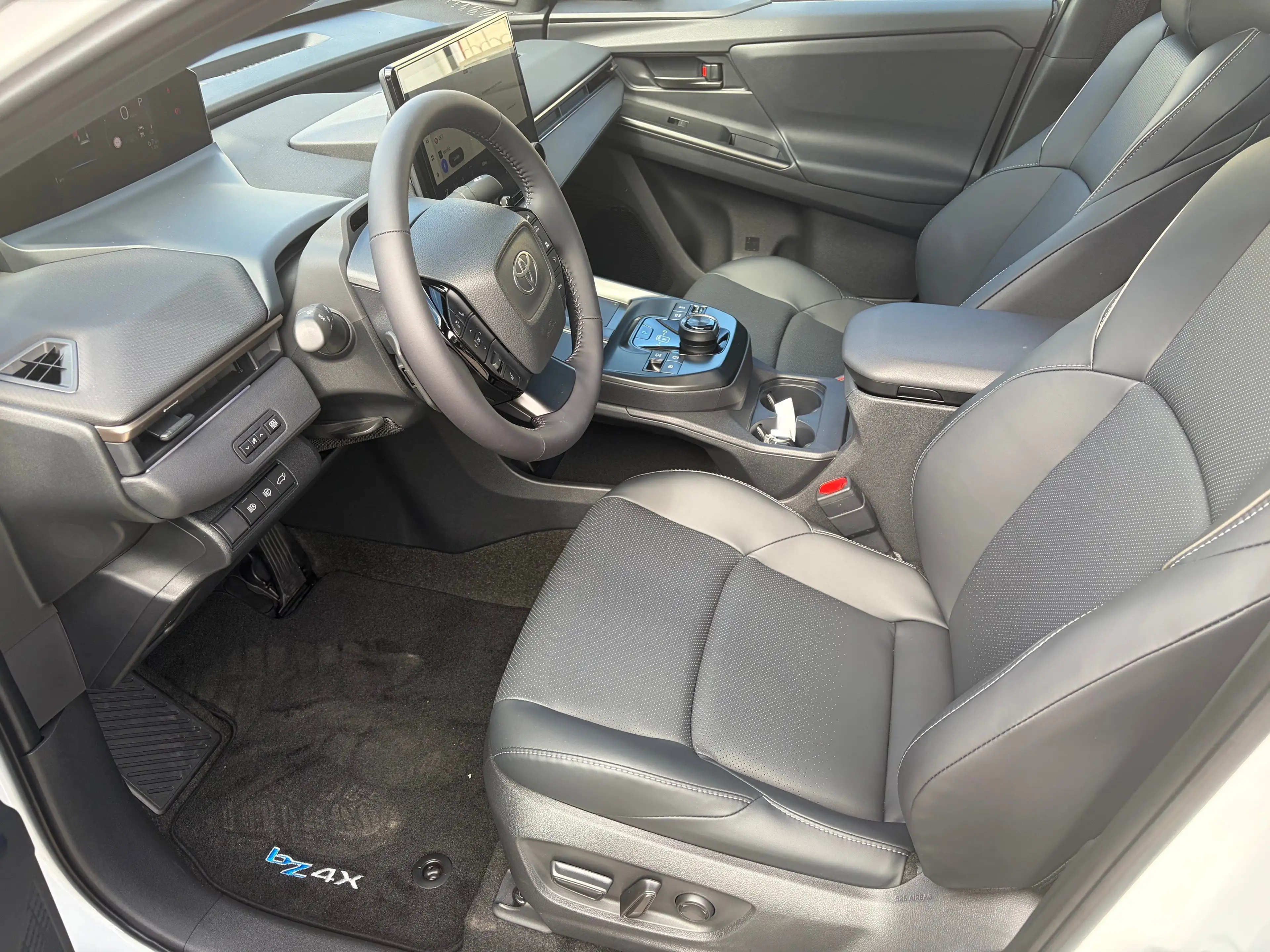 Toyota bZ4X AWD Lounge + Style Paket Gewerbewochenaktion — photo 11