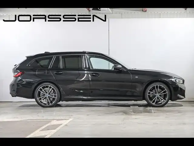 BMW 3 Series view 3