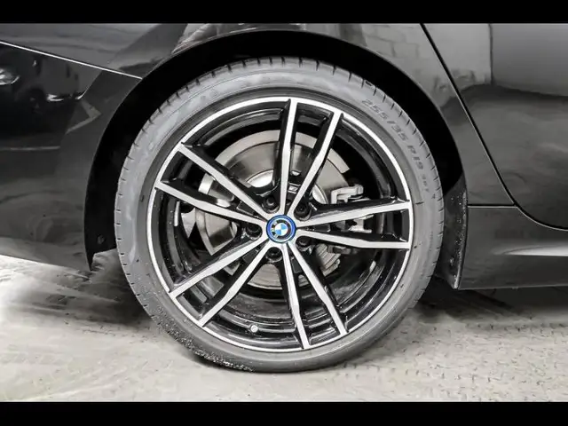 BMW 3 Series view 8