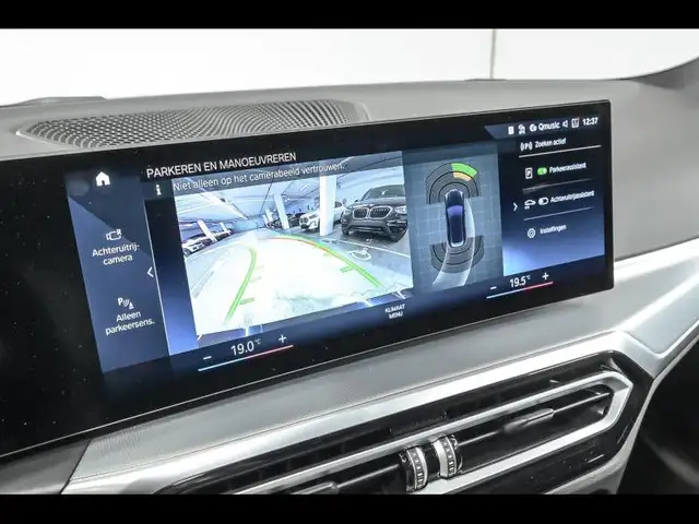 BMW 3 Series view 14