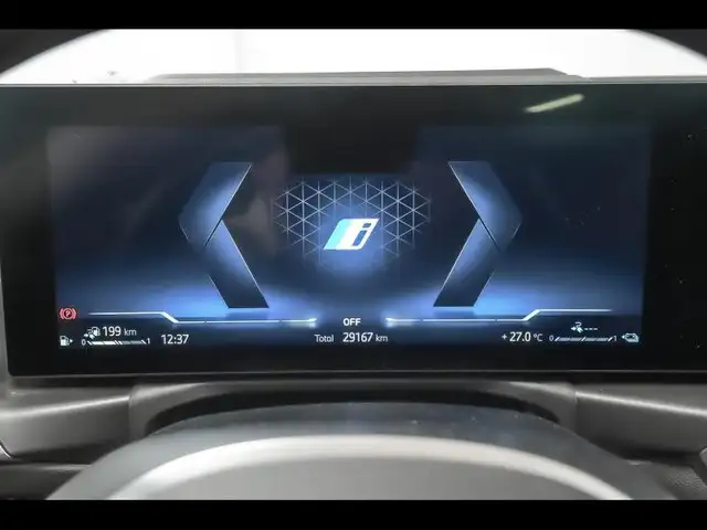 BMW 3 Series view 10