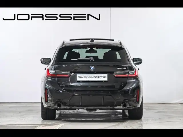 BMW 3 Series view 4