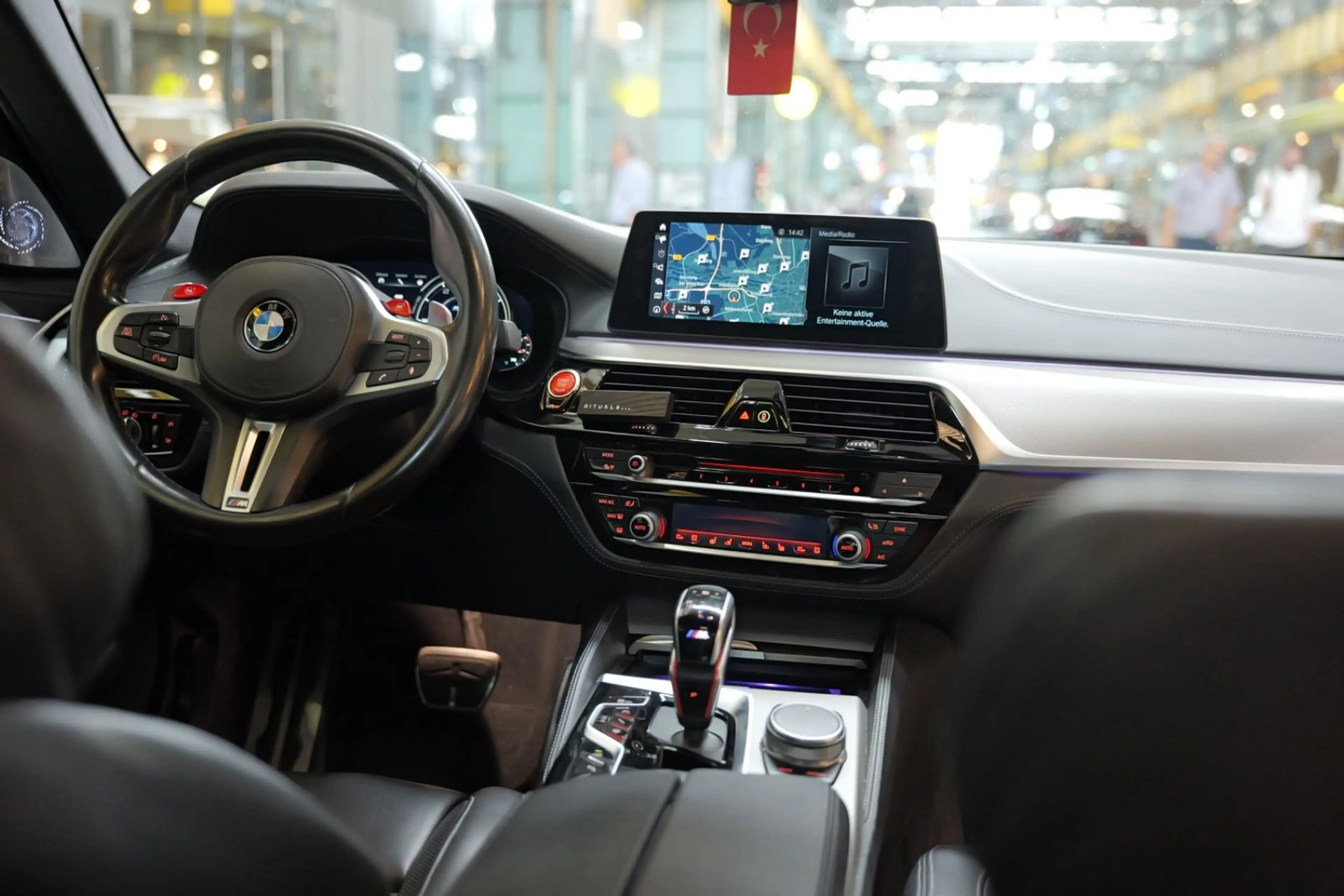 BMW M5 Limousine Basis *HUD*Carbon*xDrive — photo 12