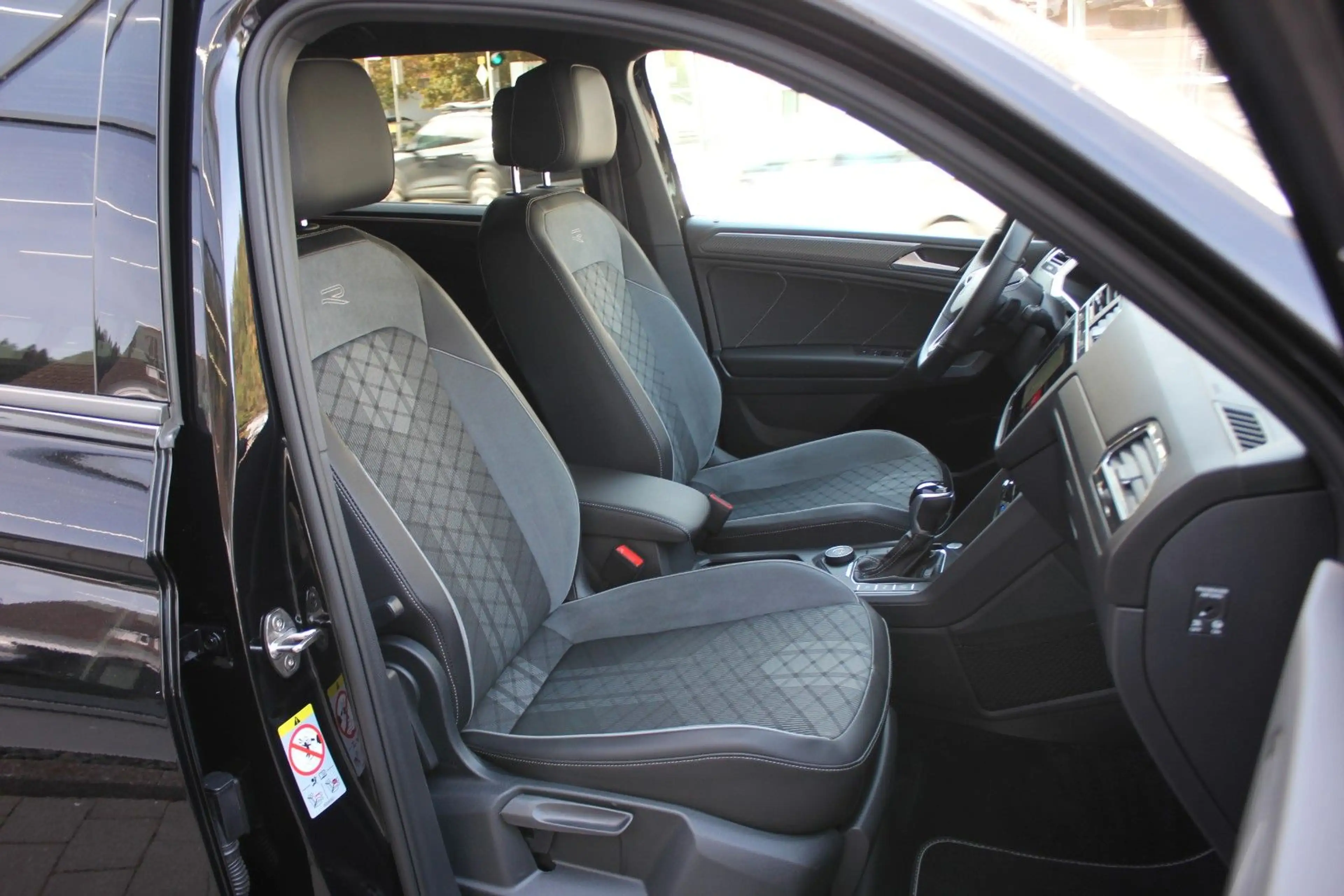 Volkswagen Tiguan Allspace R-Line 2.0 TSI 4Motion DSG,AHK — photo 11