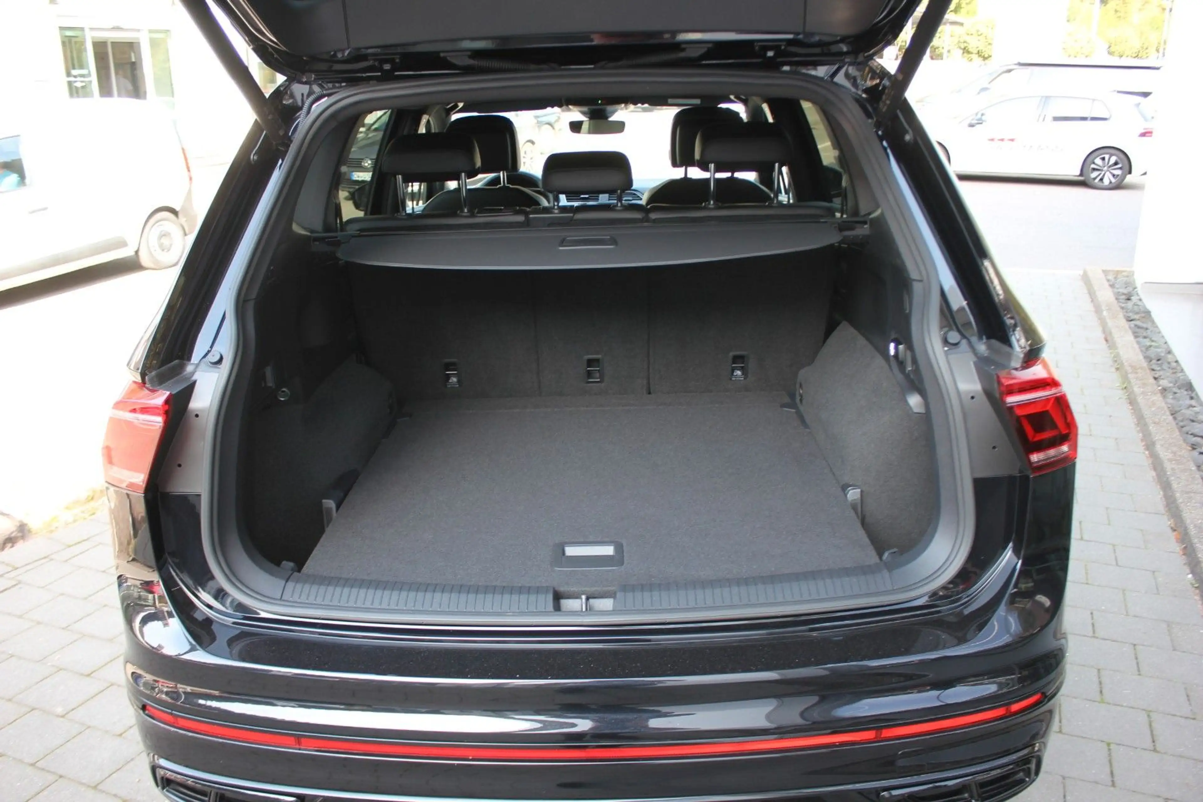 Volkswagen Tiguan Allspace R-Line 2.0 TSI 4Motion DSG,AHK — photo 8