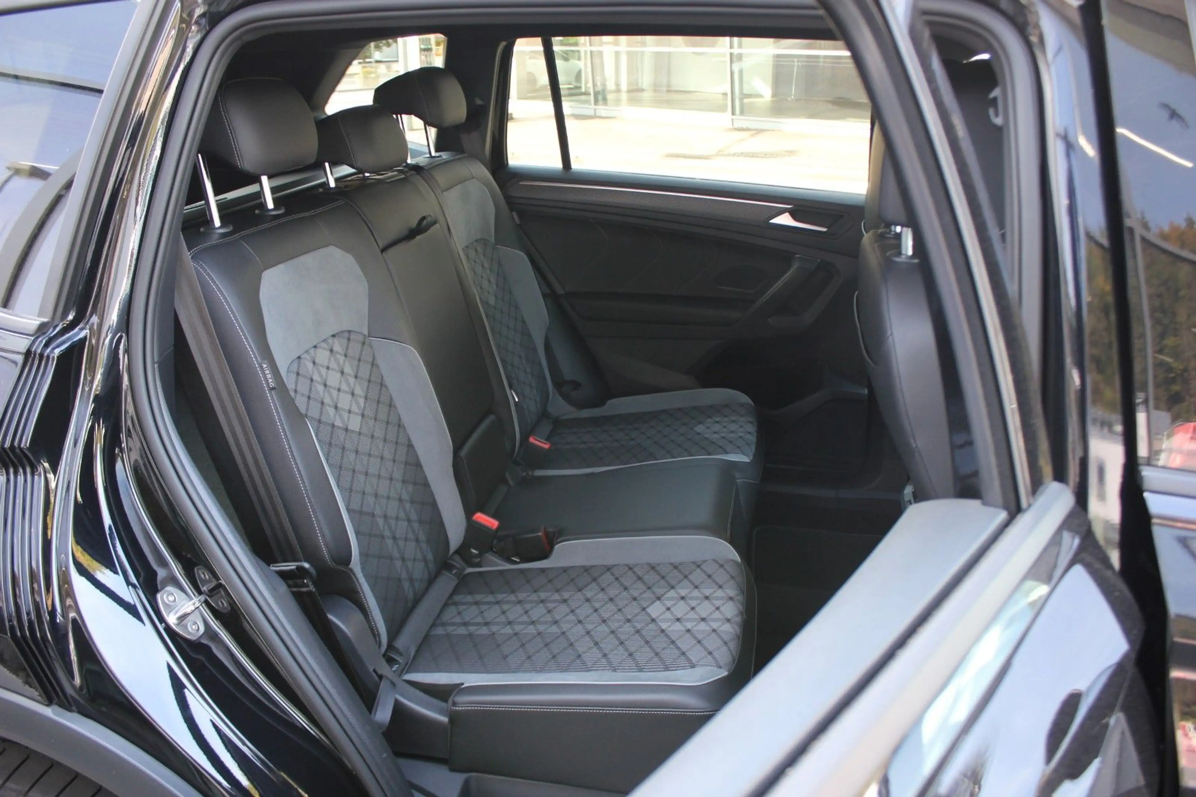 Volkswagen Tiguan Allspace R-Line 2.0 TSI 4Motion DSG,AHK — photo 12