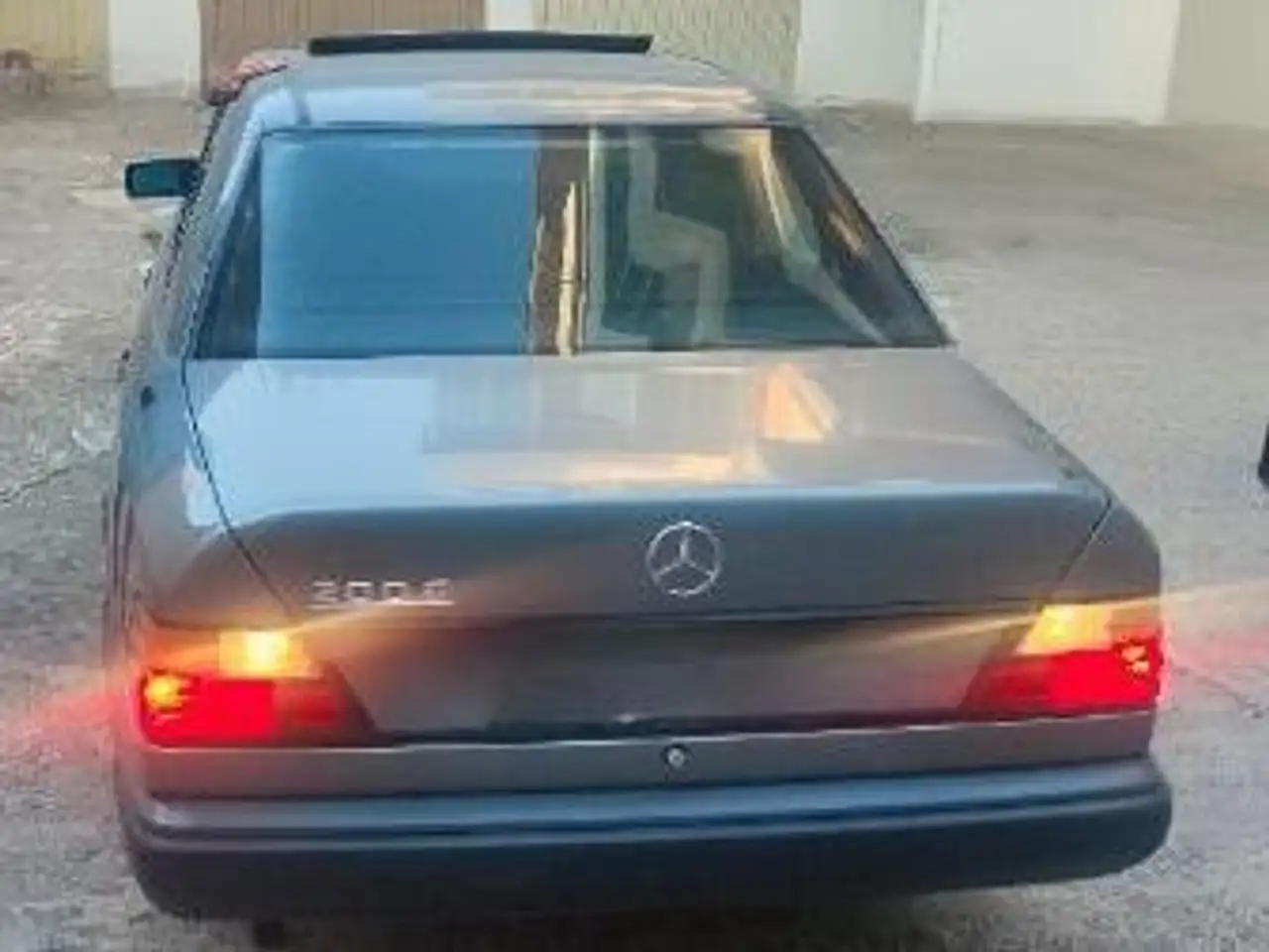 Mercedes-Benz 200 E, foto 4