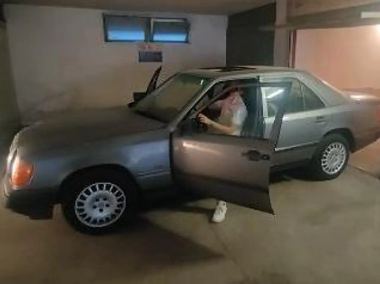 Mercedes-Benz 200 E, foto 2