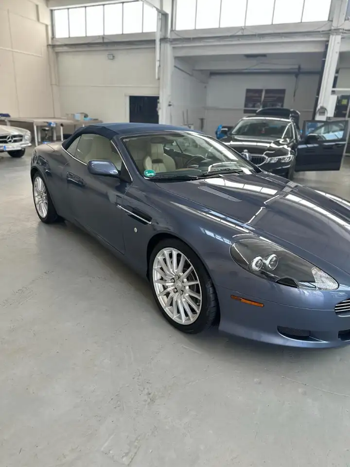 Aston Martin DB9