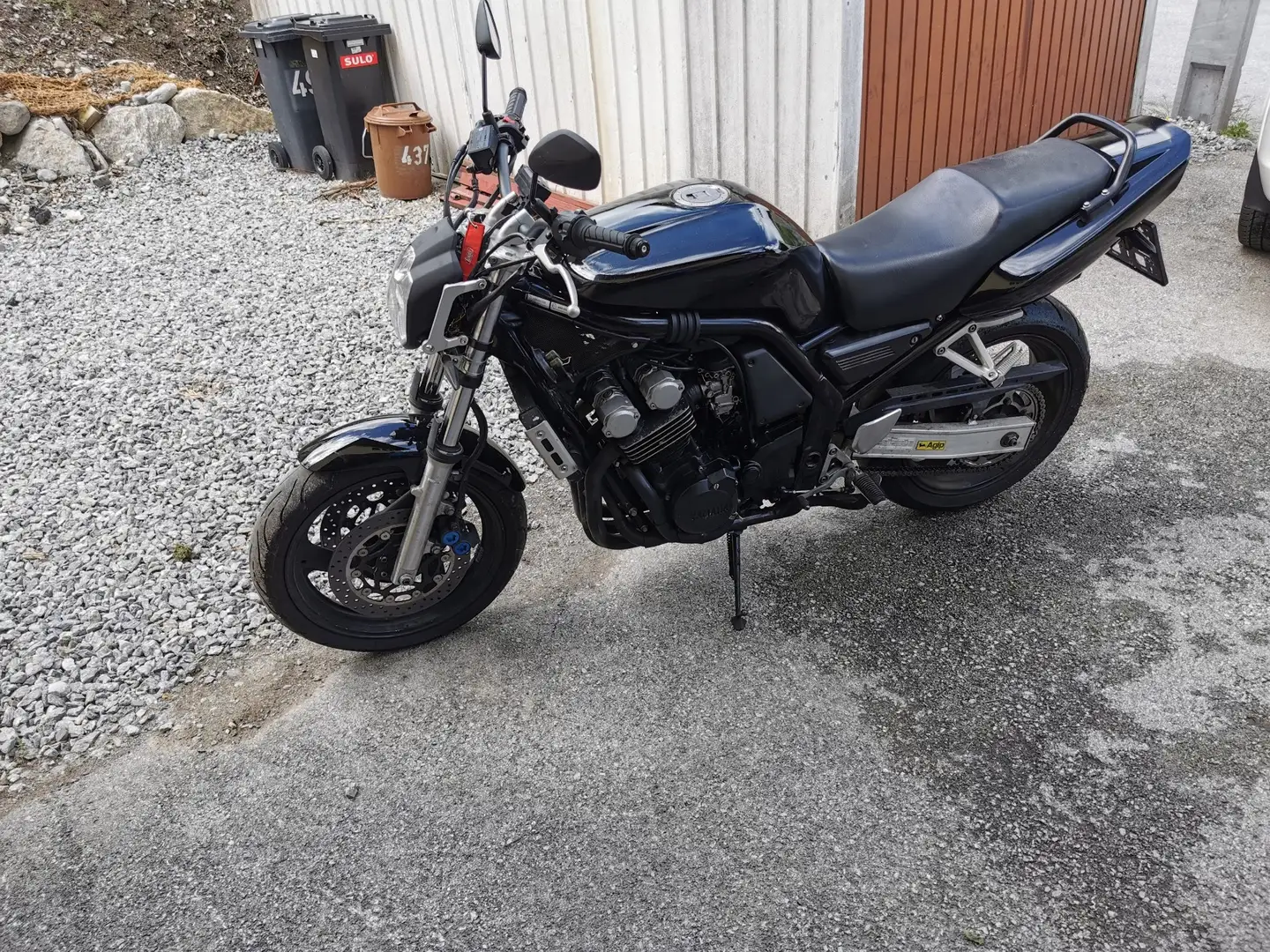 Yamaha FZS 600 Fazer Negro - 1