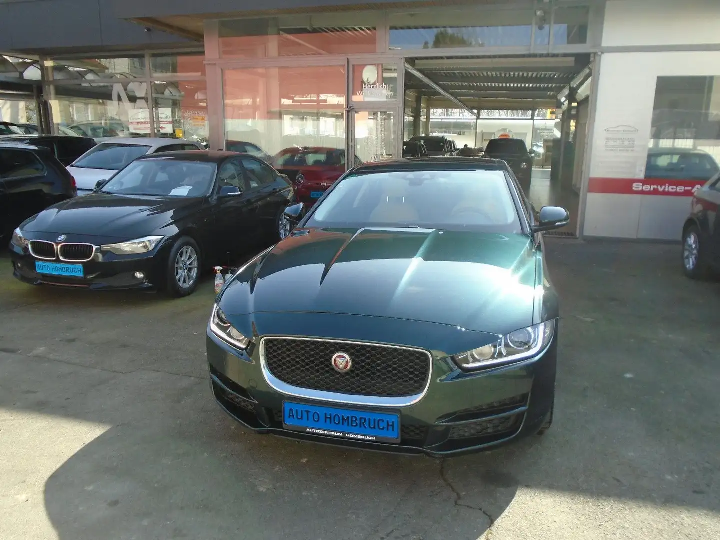 Jaguar XE 20d 180PS Prestige Limousine 1. Hand Grün - 2