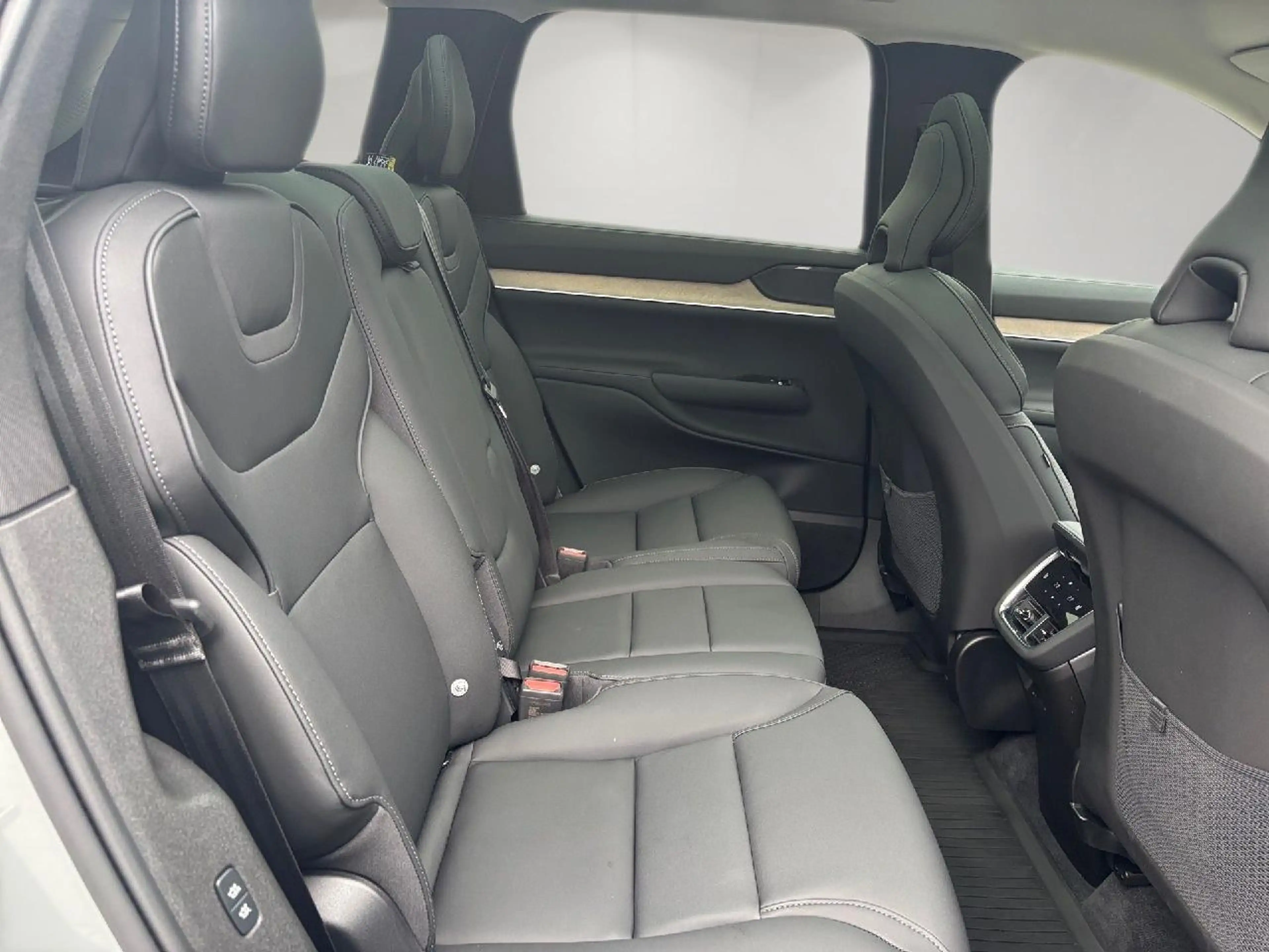 Volvo EX90 Plus Pure Electric 2WD — photo 13