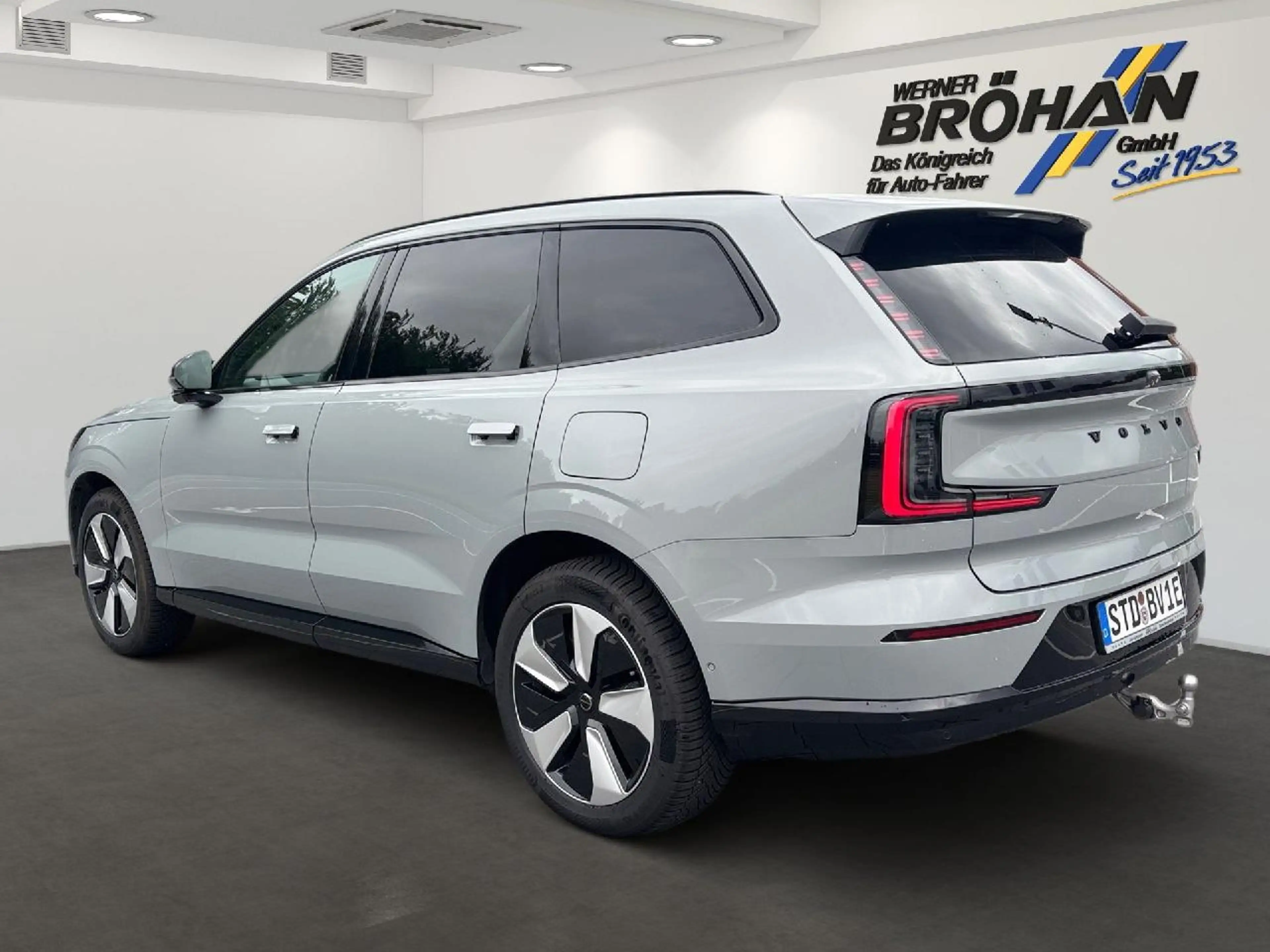 Volvo EX90 Plus Pure Electric 2WD — photo 2