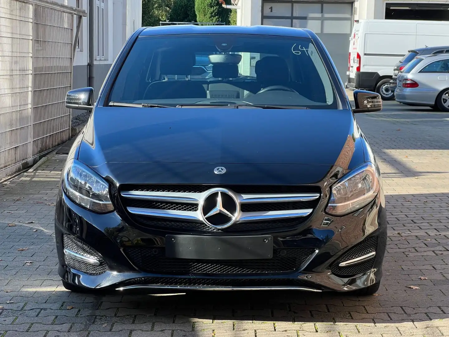 Mercedes-Benz B 180 *GARANTIE*INSPEKTION*KAMERA*TEMPO*SITZHZ* Noir - 1