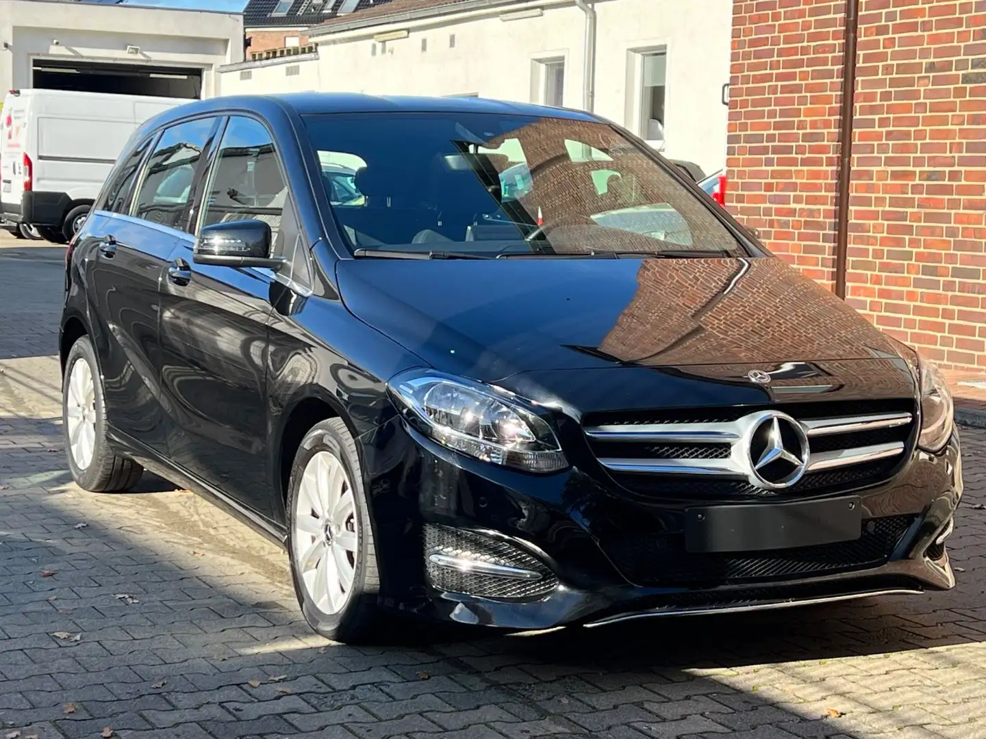Mercedes-Benz B 180 *GARANTIE*INSPEKTION*KAMERA*TEMPO*SITZHZ* Noir - 2