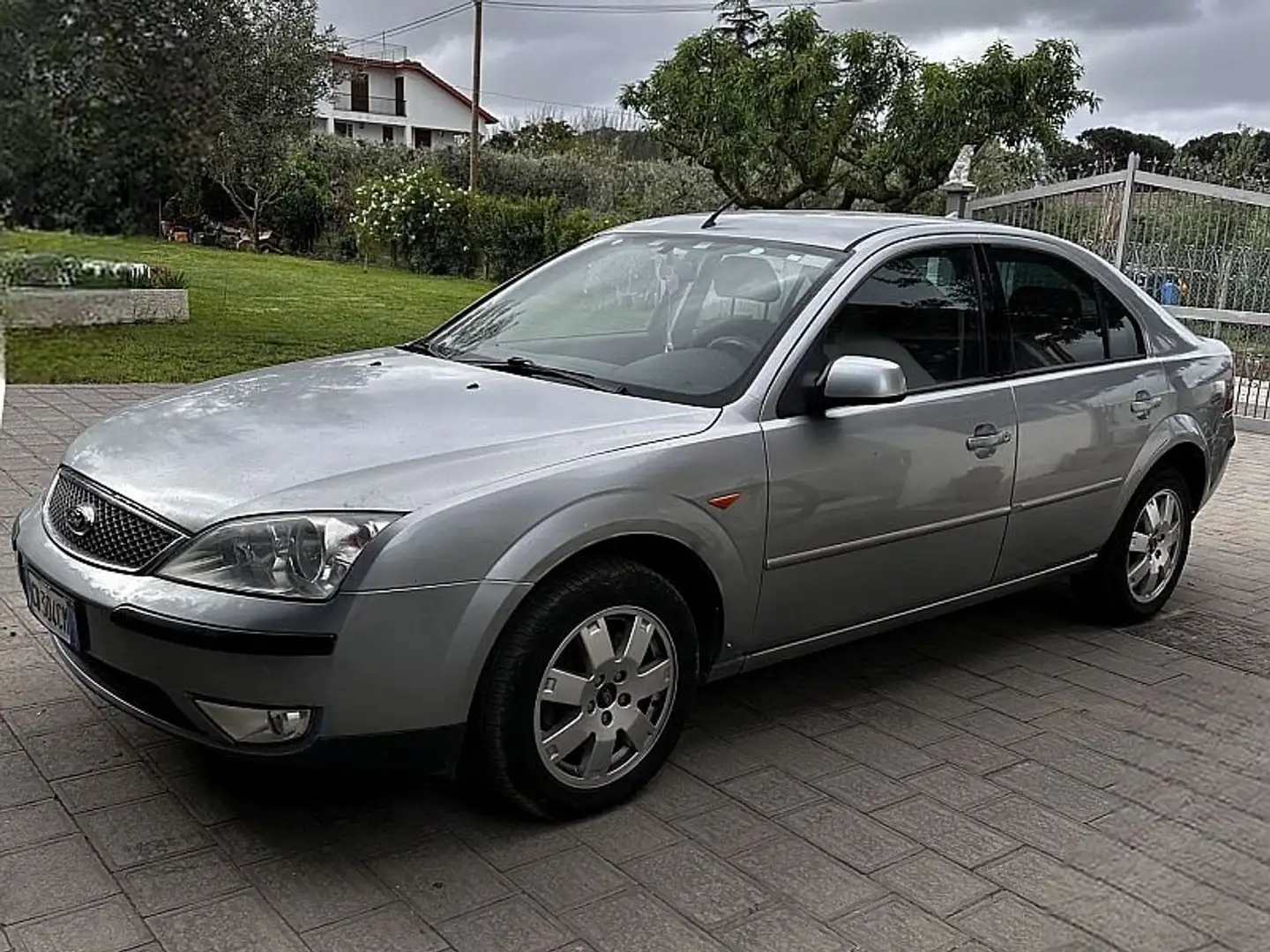 Ford Mondeo 2.0 tdci 115cv  Mondeo Ghia tagliandata pulita Argento - 1