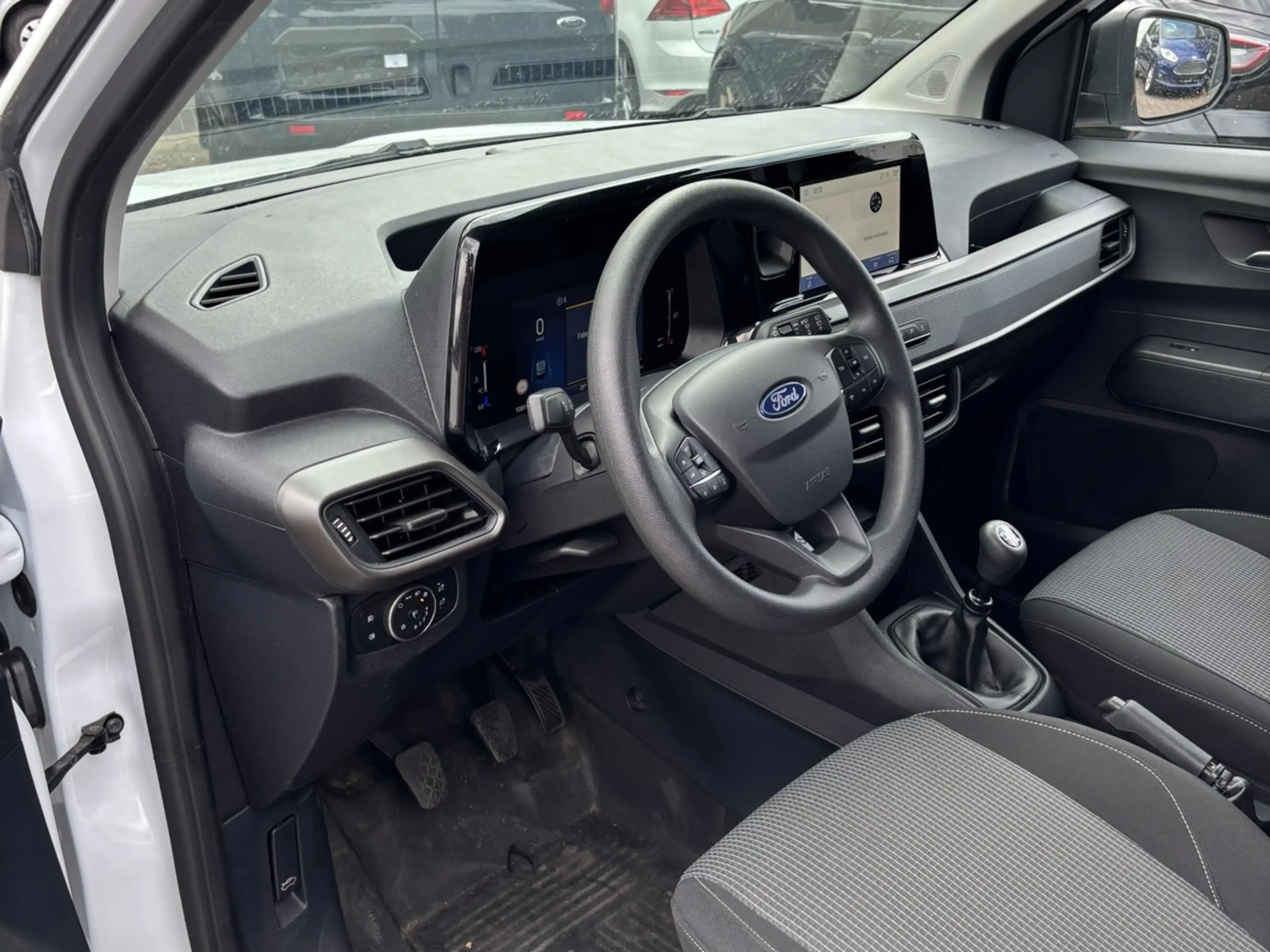 Ford Transit Courier Trend — photo 7