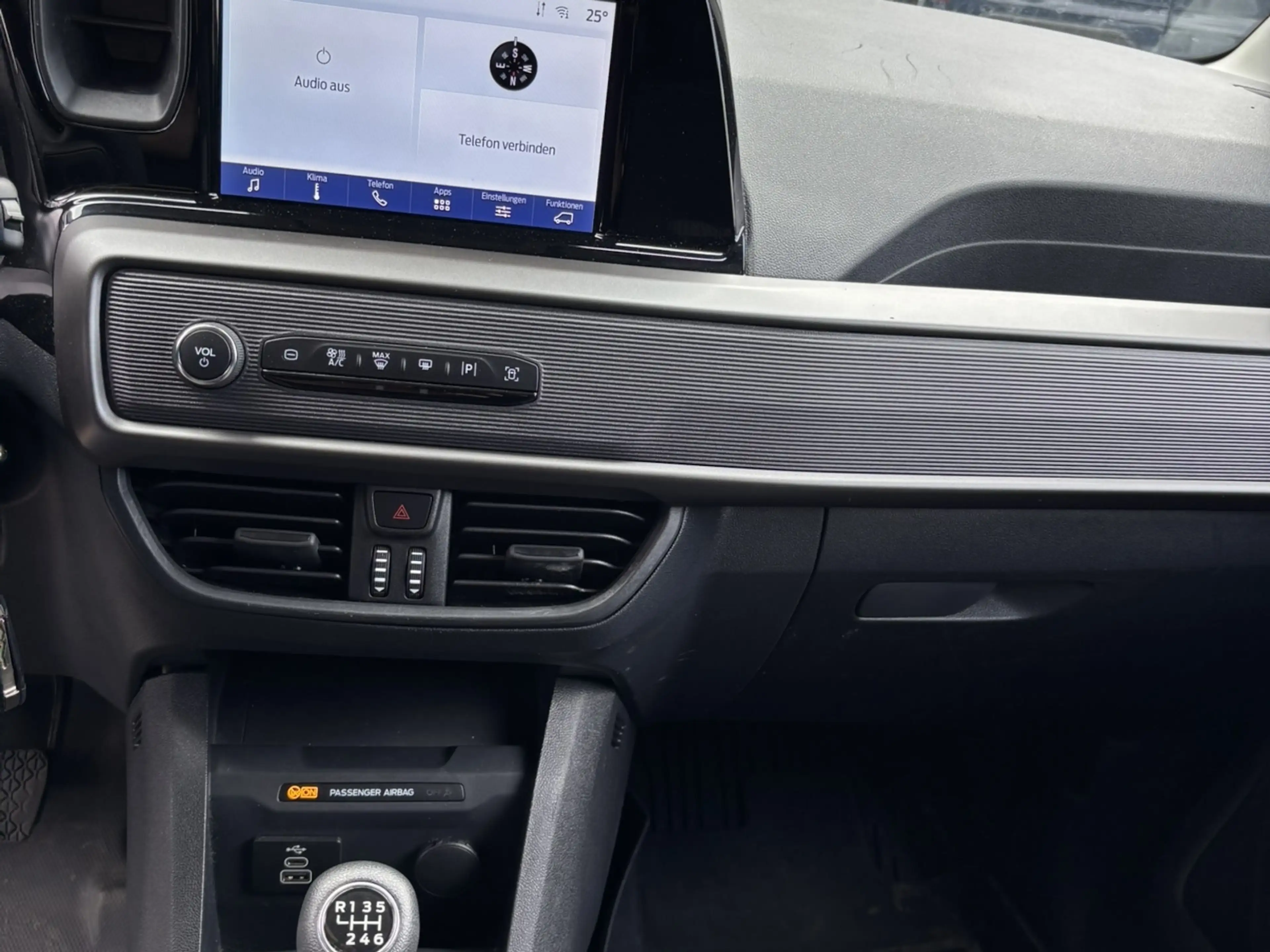 Ford Transit Courier Trend — photo 11