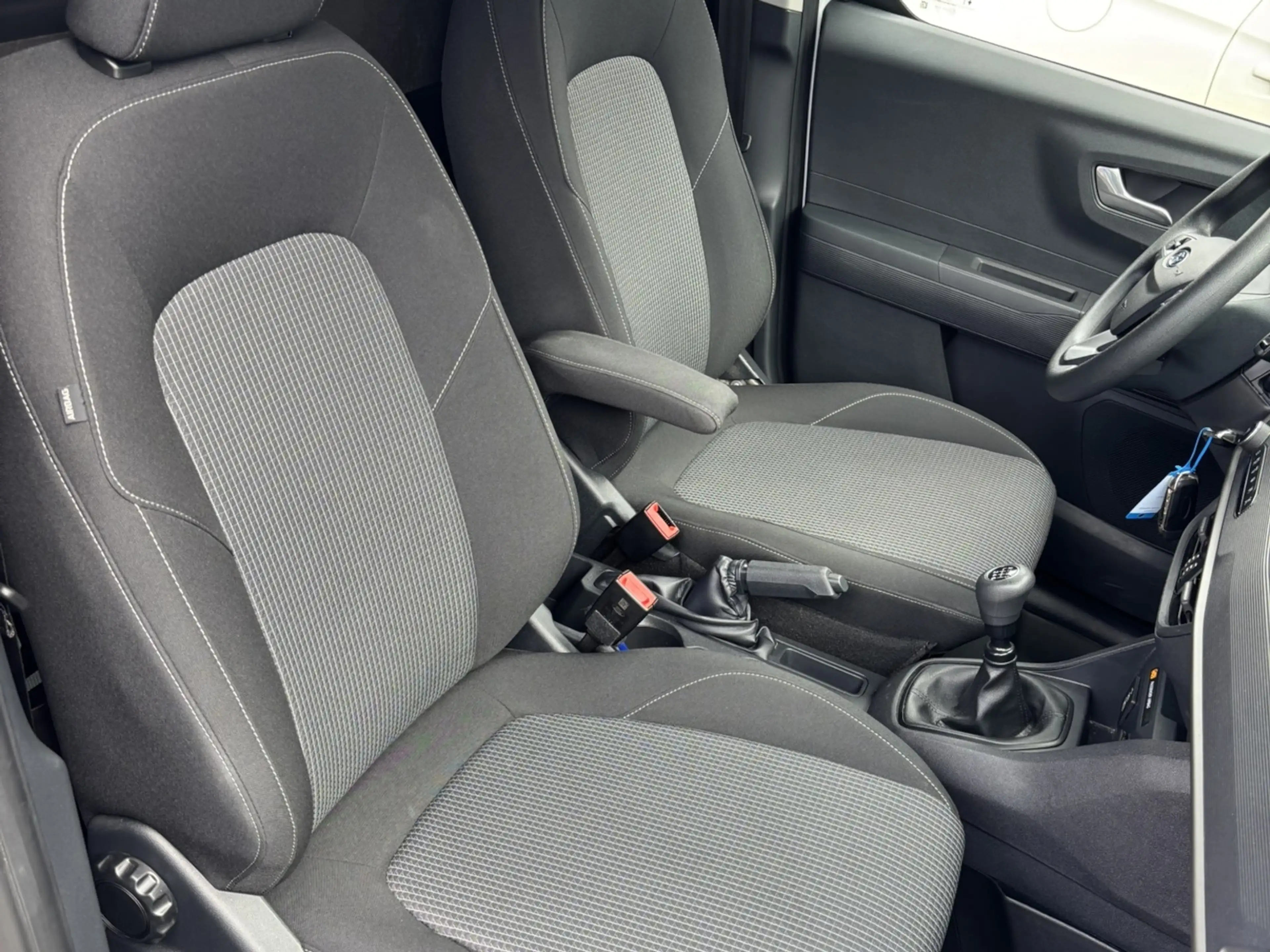 Ford Transit Courier Trend — photo 12