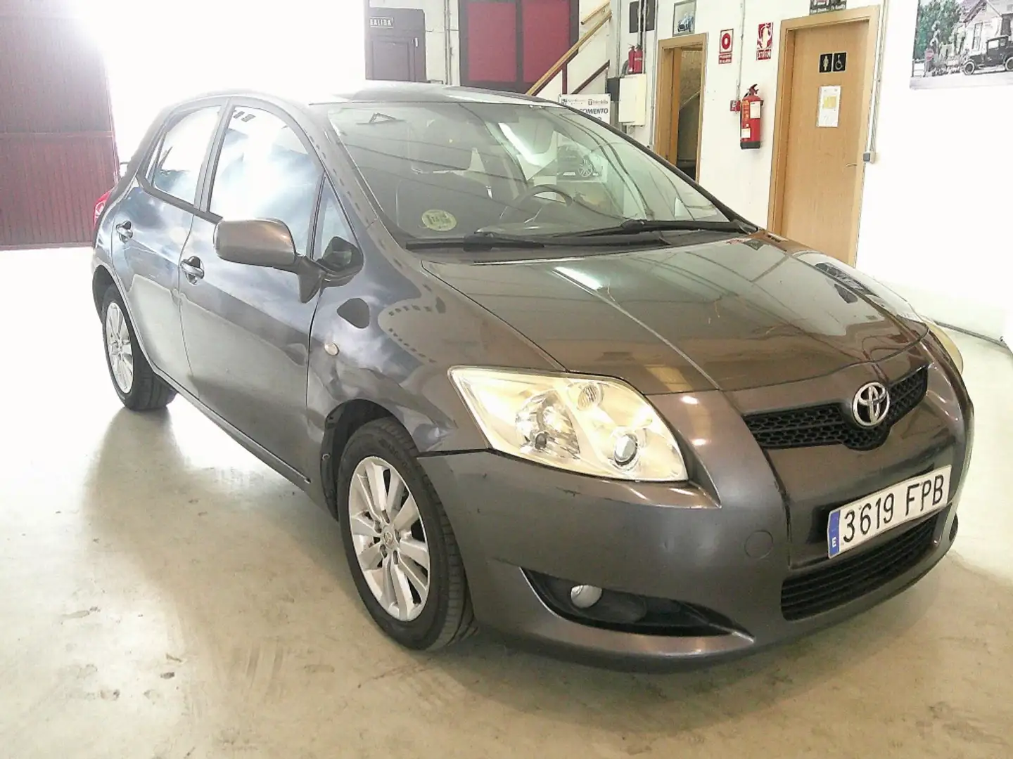 Toyota Auris 2.0D-4D Luna Gris - 2