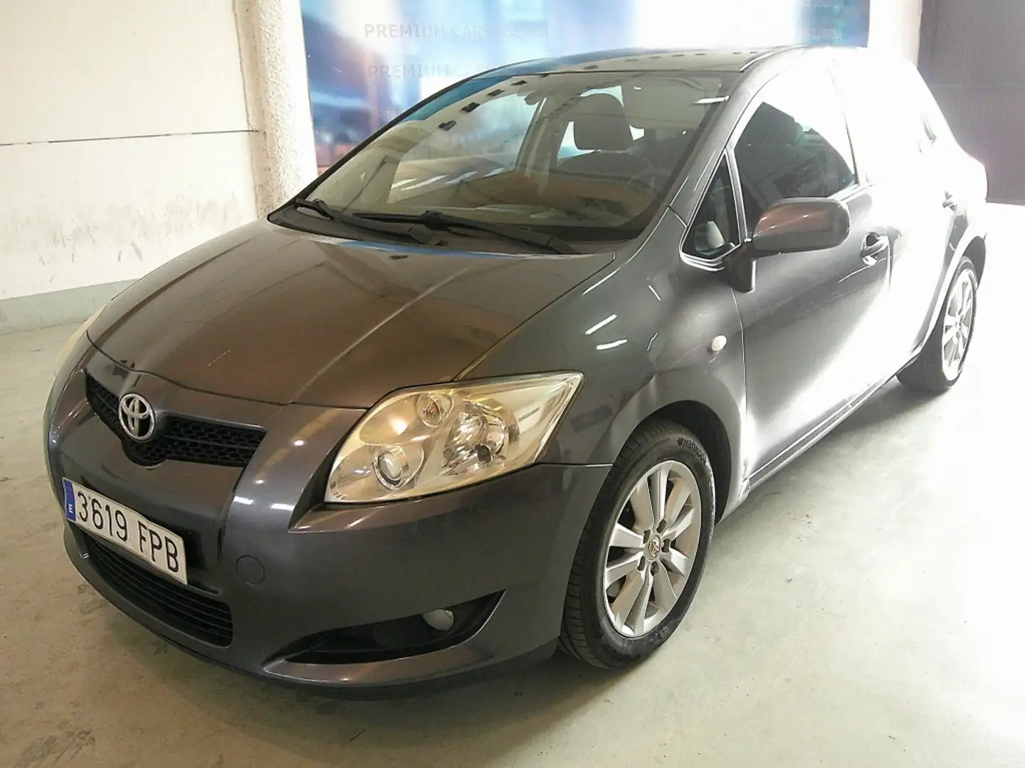 Toyota Auris 2.0D-4D Luna Gris - 1