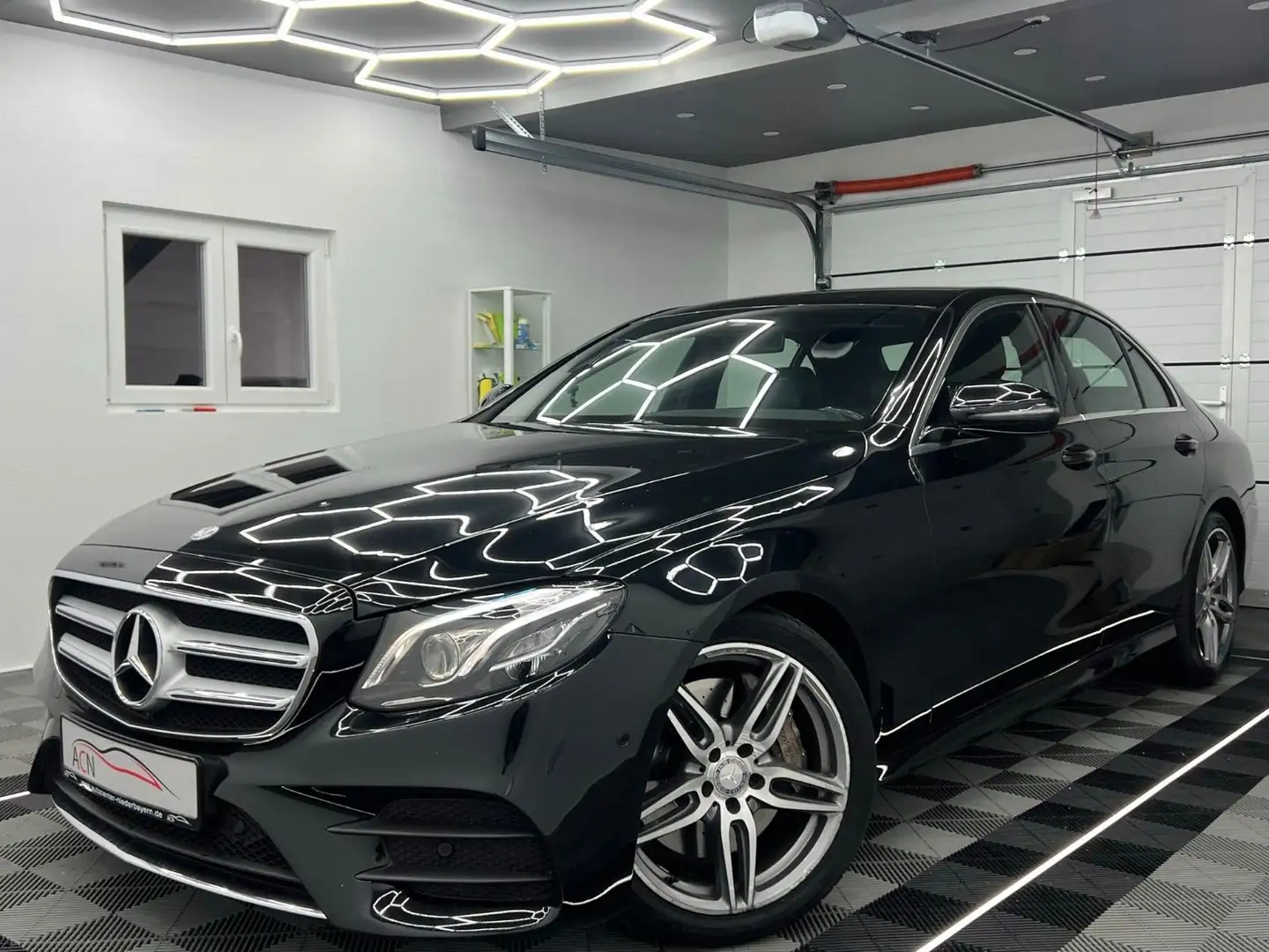 Mercedes-Benz E 350 d Lim. AMG-LINE/LED/KAMERA/COMAND/AMBIENTE Noir - 1