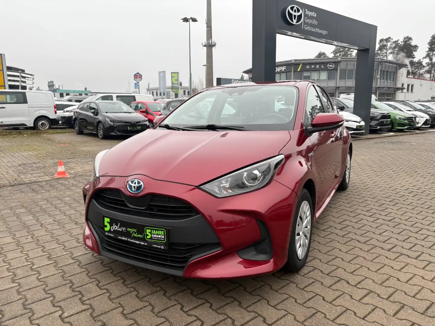 Toyota Yaris 1.5 Hybrid Comfort Kamera, DAB, AppleCarP. Rood - 2